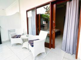 Suite 6 at TWIN GUEST HOUSE at Batu Belig, hotel with parking in Badung