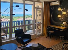 Трехкомнатный апартамент с видом на море, Hotel in Aheloy