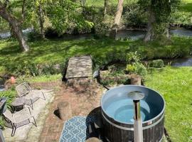 "Au bruit de l'Yères" Maison de charme - Bain nordique - Rivière - Chevaux, hôtel à Canehan