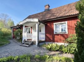 Red cottage with a nice view of the landscape, at Aboda Klint, holiday home in Alsterbro