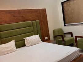 Govardhan In By Dcrest, hotel with parking in Govardhan