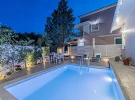 Soso's Garden House with Pool