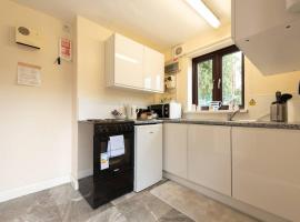 Pass the Keys The White House Holiday Cottage, hotel with parking in Highley