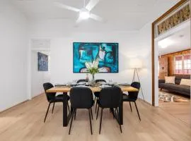 8min walk to City 5BR heritage Queenslander 9km from airport