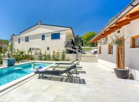 Casa Fortunato with Private Pool、Pićanのホテル