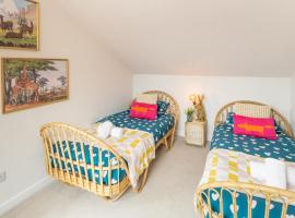 Family Friendly Sleeps 6 in Exmouth By The Sea, hotelli kohteessa Exmouth