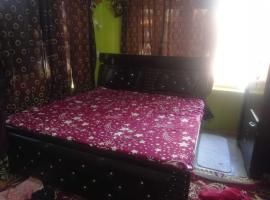 Dzīvoklis POP Zargar Home Stay pilsētā Bhadarwāh