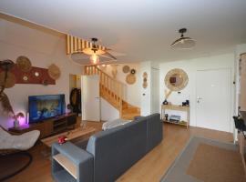 Appartement Duplex équipé 12 mn saint Lazare et 15mn stade de France、コロンブのホテル