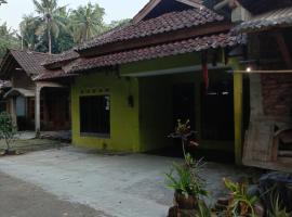 Home Stay Ajeng, hotel in Borobudur