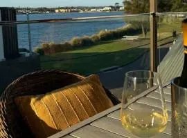 Village Bay Lake house family Lake House with Spa