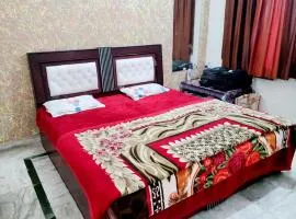 Hotel Hari Krishnashrya - Opposite Prem Mandir