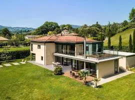 5-Bedroom Villa - Mountain Views
