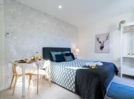Host Wise - Central Private Flats - Terrace