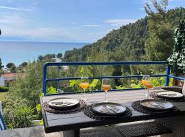 Vista del Mar House-Perfect for Families & Couples, casa de campo em Kassandria