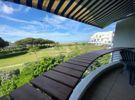 Sol-y-Days Gd Large, très bel appartement rénové dans résidence en front de mer avec vue panoramique jardins et mer, בית חוף בלה-גרו-דו-רואה