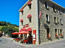 Saint-Cirgues-en-Montagne에 위치한 호텔 Au Parfum des Bois