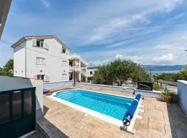 Stunning Home In Slatine With Kitchen