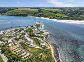 Waters Edge Leisure Park, glamping site in Cardigan