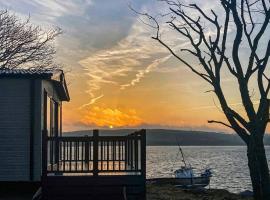 Waters Edge Leisure Park, glamping i Cardigan