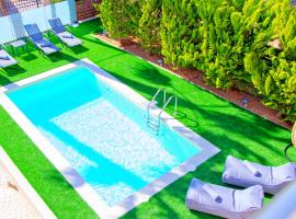 Gournes Mare Luxury Villa with private pool, отель в городе Гурнаи
