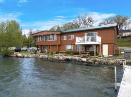 3 Units on Fife Lake with Hot Tub-Sleeps 18, hotel met parkeren in Fife Lake