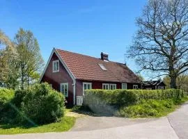 2 Bedroom Nice Home In Bjärnum