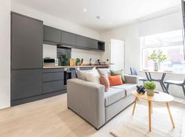 Modern 1 Bedroom Flat near Leeds City with Free Parking, Ideal for Contractors & Long Stays - NordStay, Hotel in Hunslet