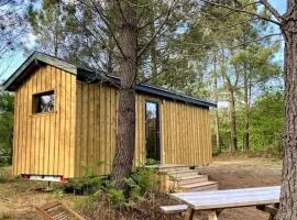 Camping la Kahute - Tiny House au coeur de la fôret、カルカンのタイニーハウス
