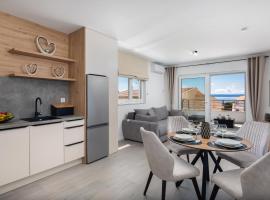 EA Luxury Apartment with sea view，位于普罗马尼亚的酒店