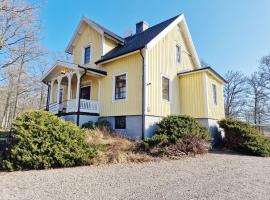 Large and spacious house in Norje, Blekinge, cabaña o casa de campo en Sölvesborg