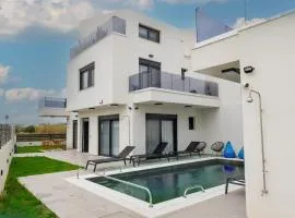 Elegant Villa with Pool