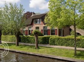 OV593 - 4 persoons appartement in hartje Giethoorn aan de dorpsgracht – hotel w mieście Giethoorn