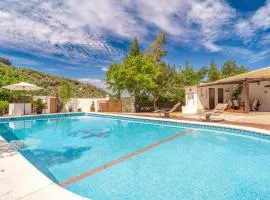 4 Bedroom Cozy Home In Iznajar