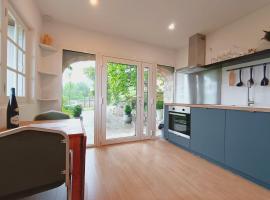 Gite lumineux avec jardin, terrasse et vue, holiday home sa Lodève