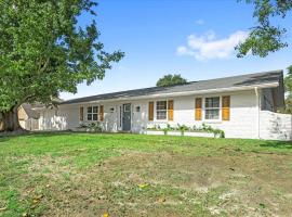 Ranch Home Gem 5BR Home Sleeps 12 with Game Room, hotell sihtkohas Gulfport