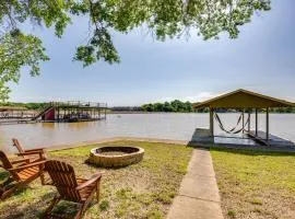 Lakefront Texas Home with Private Dock and Fire Pit!