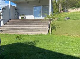 Bungalow dans le jardin, μπανγκαλόου σε Σαιντ Ετιέν