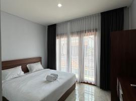 Dukuh Segara Guest House, habitación en casa particular en Legian