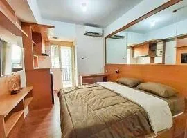 Nusantara Room By FPH At Apartment Green Lake View