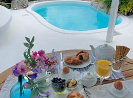 PAVI APARTMENTS Life Style House with private pool, hotel di Kornic
