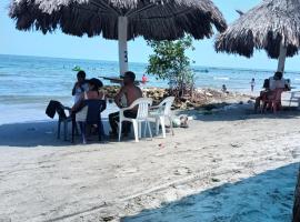 CASA DE PLAYA sol y mar2 en Coveñas primera línea de playa, hotel with parking in Bijadito