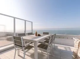 Huswell - Bright penthouse with two terraces and sea view