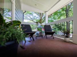 Majestic House 3BRParking BBQ, vacation home in Lithonia