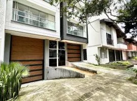 Apartamento moderno en conquistadores, excelente ubicación