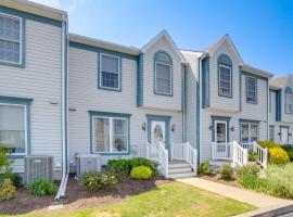 Charming Home with Pool Access - Near Bethany Beach!, βίλα σε Frankford