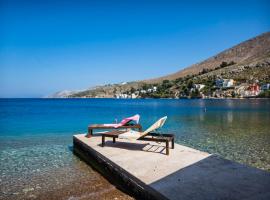 Villa See the Sea, cabaña o casa de campo en Symi