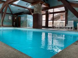 Les Houches vue magnifique avec piscine, hotel in Les Houches