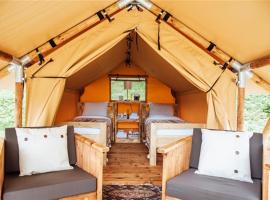 Roaring River Luxury Adventure Tent #17, luxusní kemp v destinaci Cassville