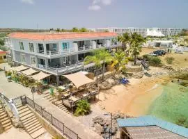 Oceanfront Flying Fish at Den Laman