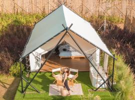 SOL Glamping at Khao yai, hotel v destinaci Ban Nong Makha